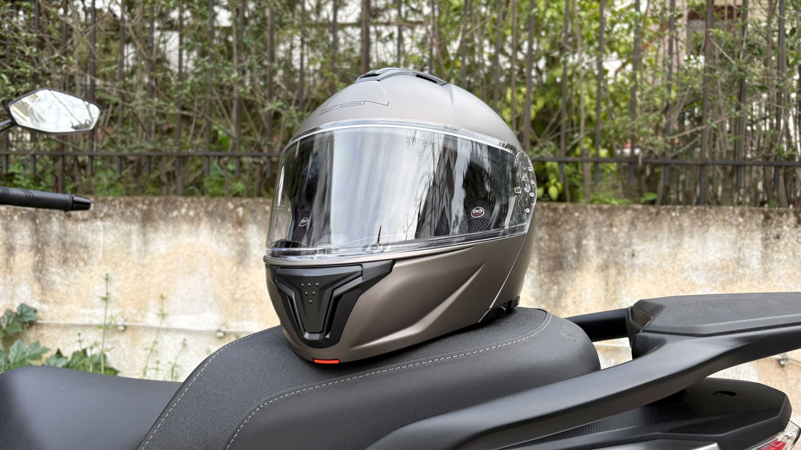 Test κράνος Zen 918: Ανοιγόμενο, γεμάτο features, στα 104 ευρώ